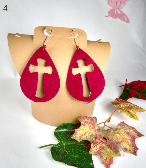 Susana Escribano Pendientes Crucifijo Goma Eva