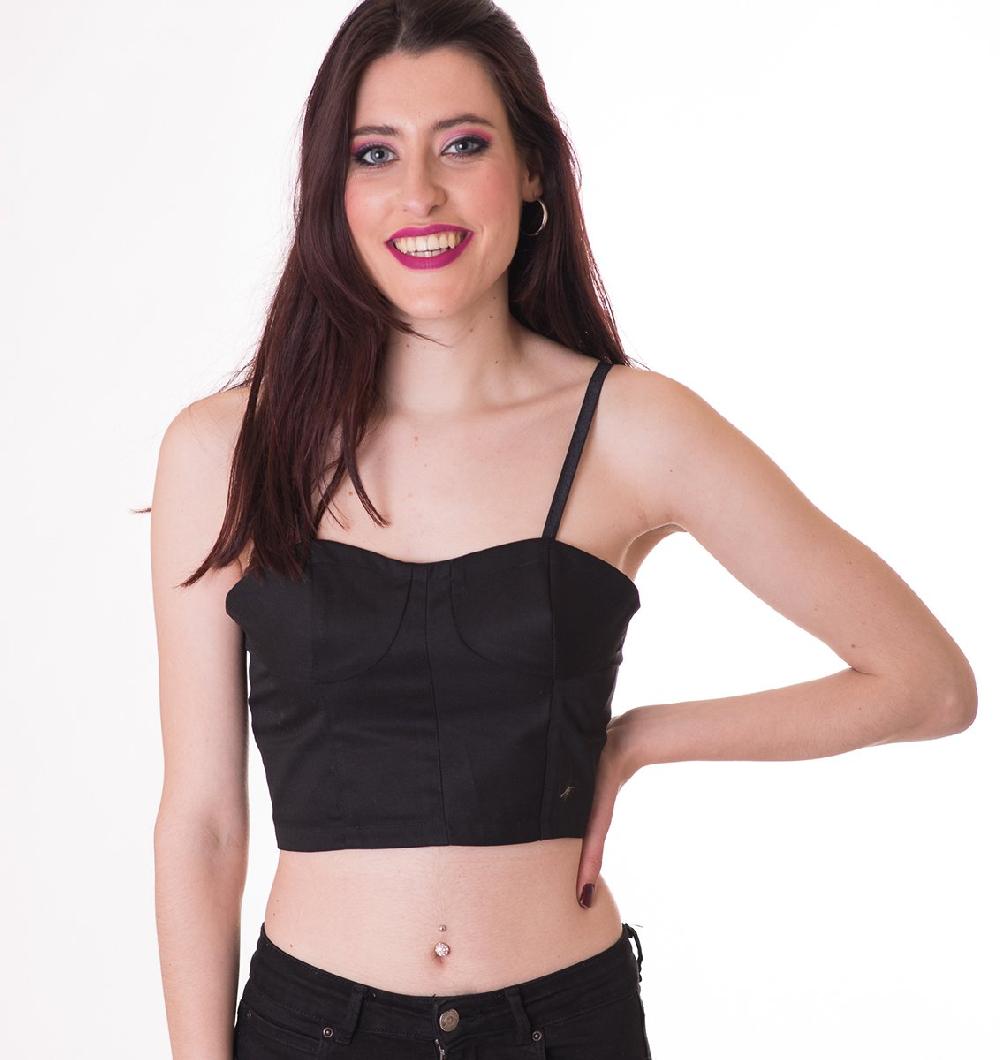 Susana Escribano Top Crop Corto. Color Negro