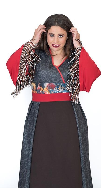 Susana Escribano Vestido Estilo Oriental. Escote V