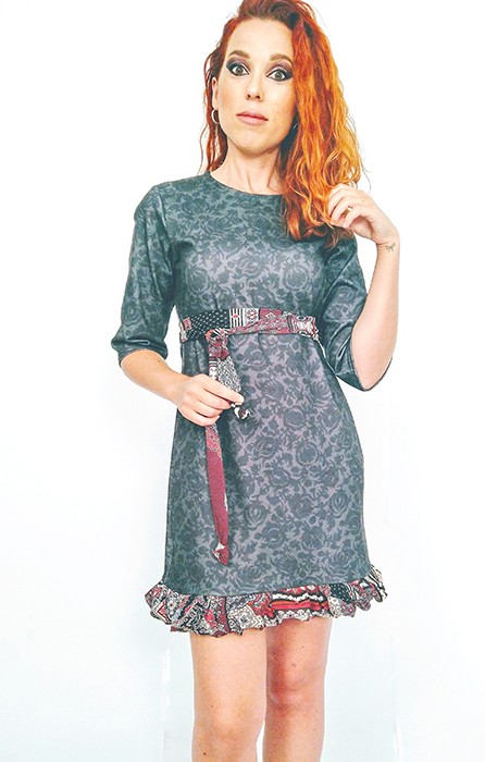 Susana Escribano Vestido Ajustado Corto Manga Francesa