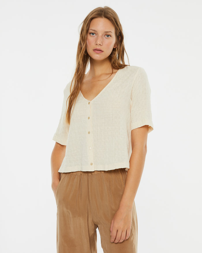 system action Camisa cruda cuello pico y manga corta