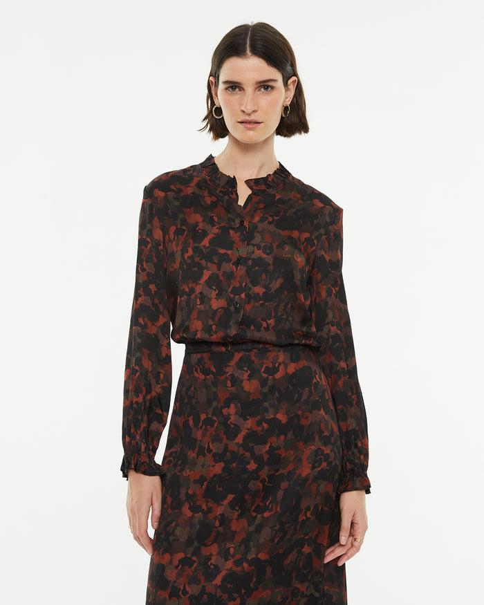 system action Camisa estampada con volante en el cuello