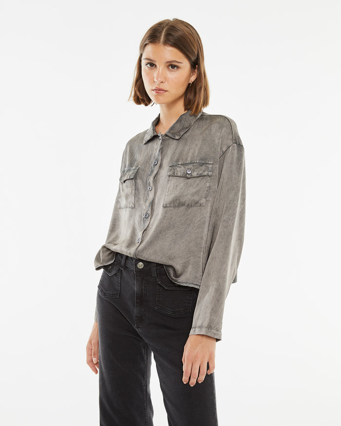 system action Camisa gris de manga larga doble bolsillo frontal