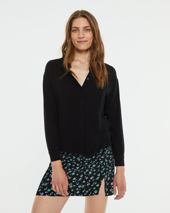 system action Camisa oversize fluida cuello camisero