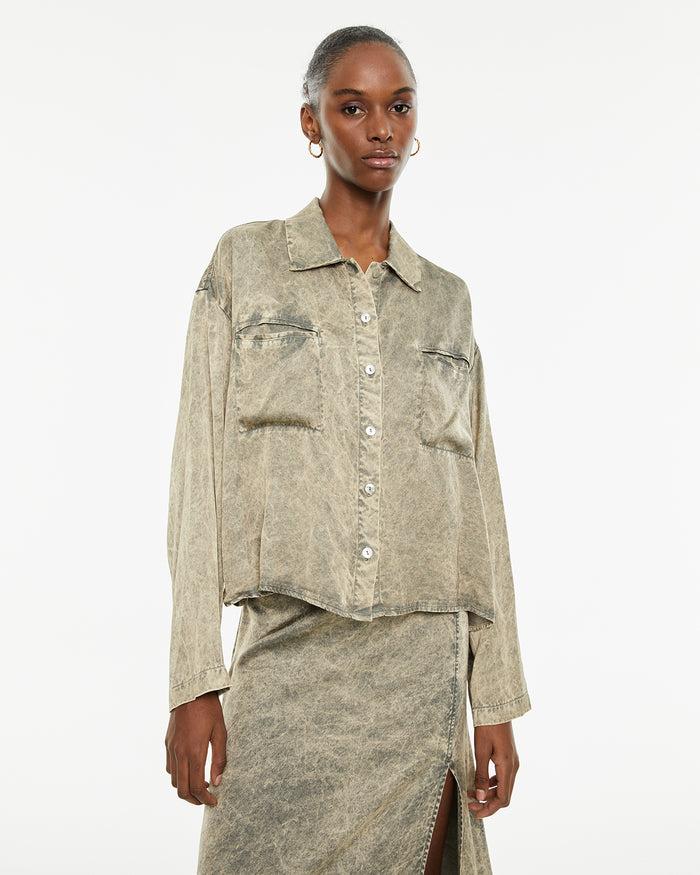 system action Camisa satinada tinte efecto desgastado