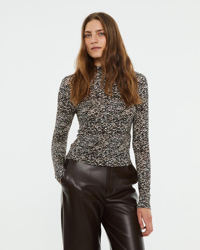 system action Camiseta ajustada estampada cuello perkins