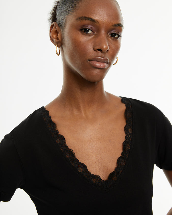 System Action Camiseta Ajustada Manga Corta Con Detalle Encaje En Escote Pico