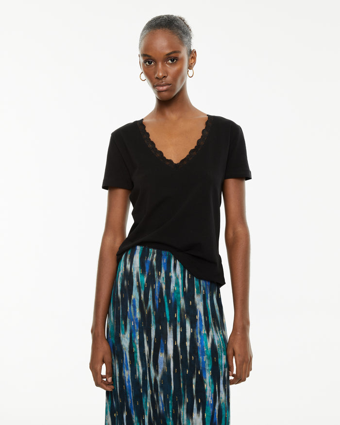 system action Camiseta ajustada manga corta con detalle encaje en escote pico