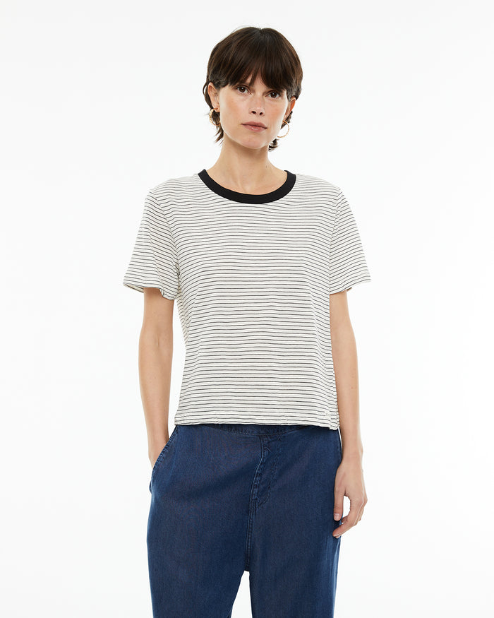 system action Camiseta de rayas con cuello redondo a contraste