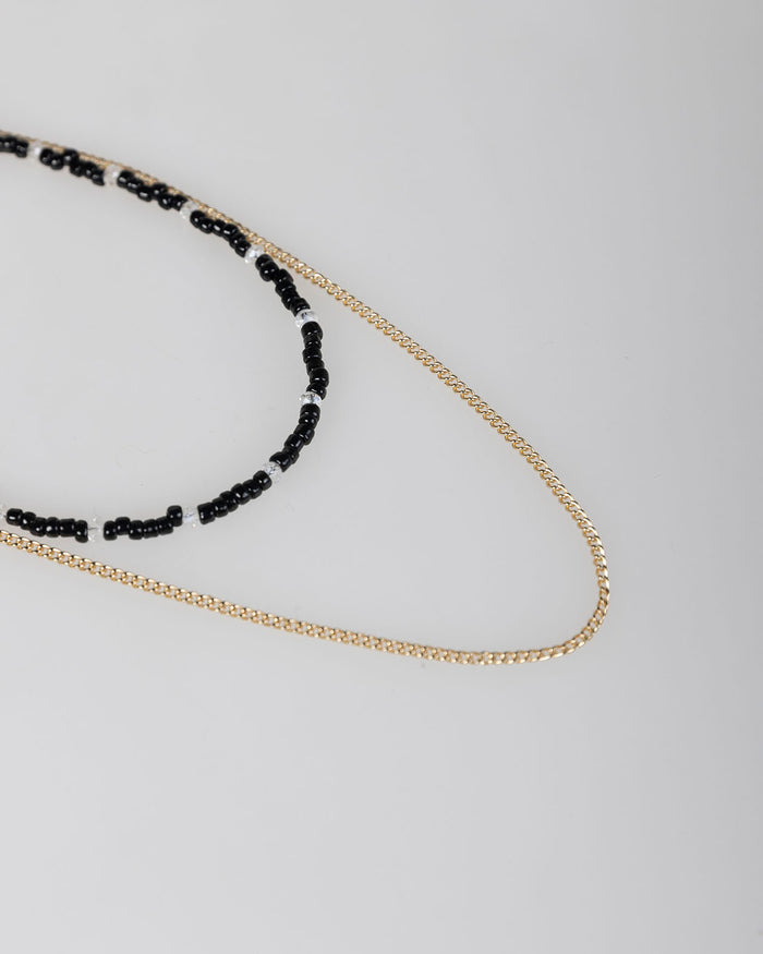 System Action Collar Doble Abalorios Negros Y Cadena Color Oro