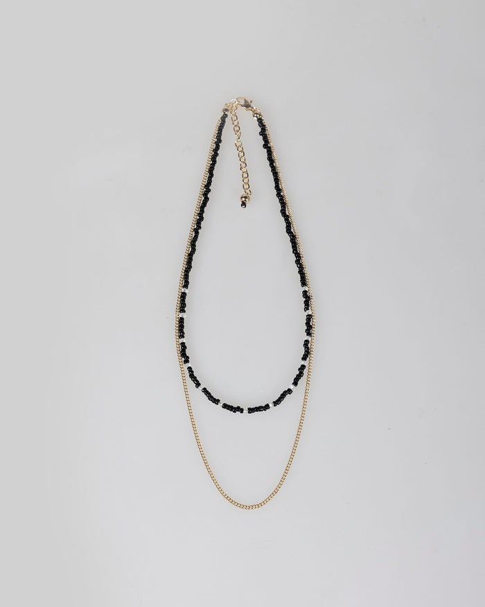 system action Collar doble abalorios negros y cadena color oro