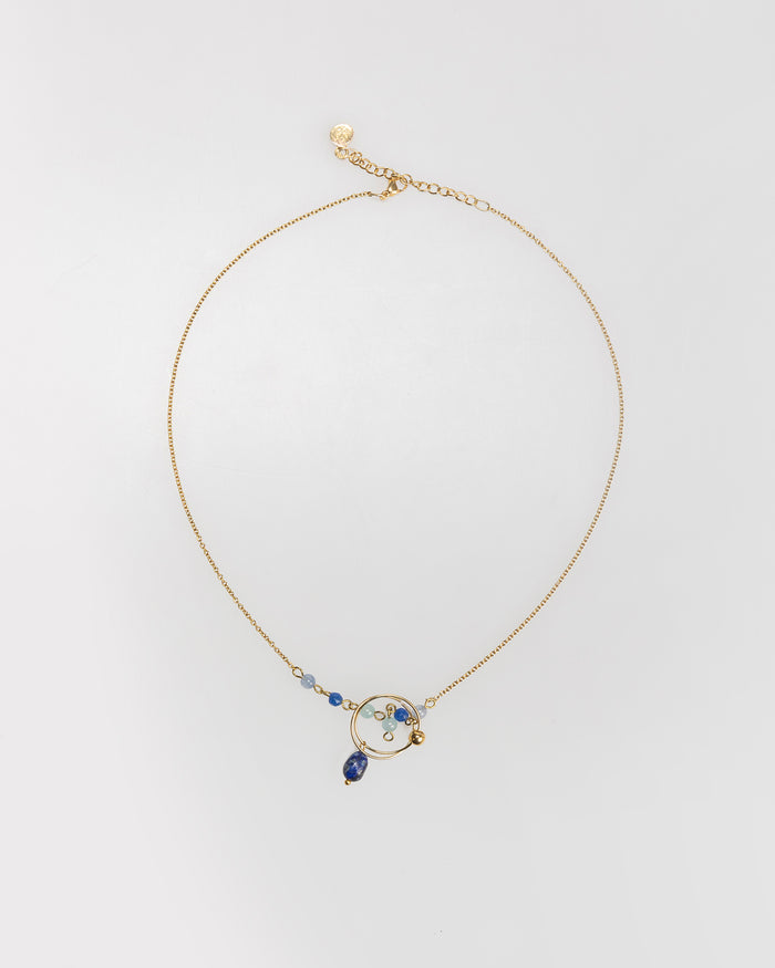 system action Collar oro con abalorios tonos azules