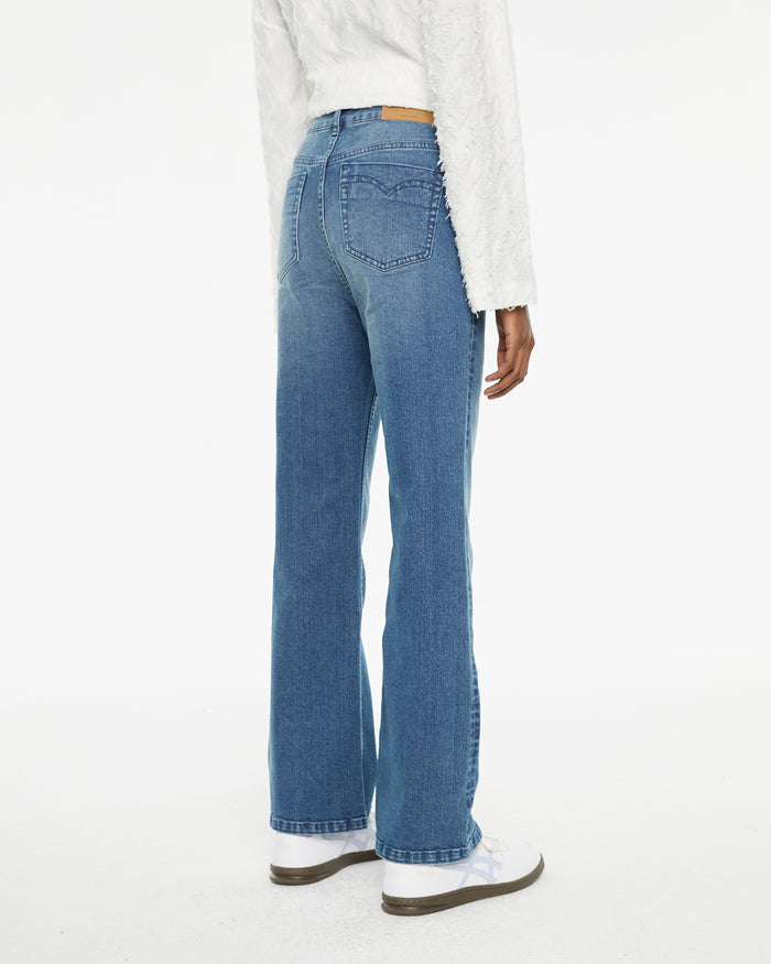 System Action Jeans Rectos Flare Fit Detalle Costura Centro Pierna