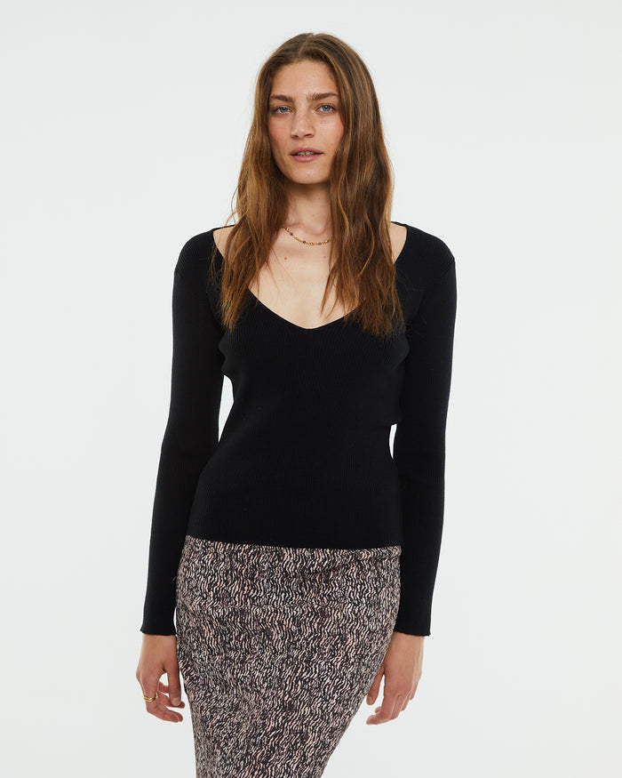 system action Jersey ajustado con escote asimétrico