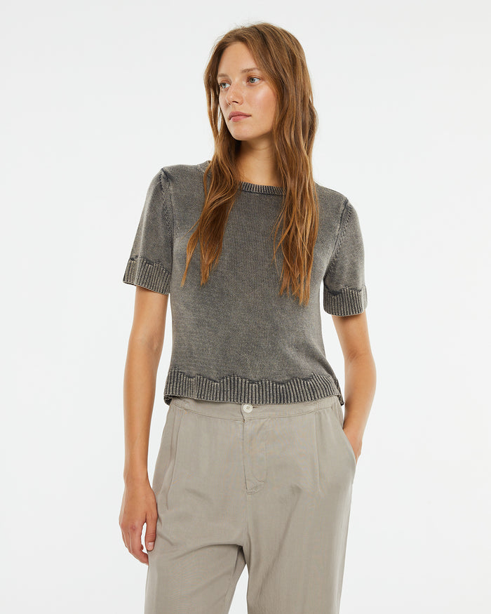 system action Jersey crop de manga corta detalle asimétrico bajo