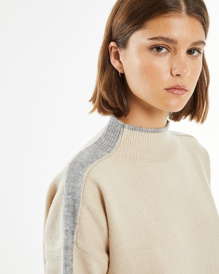 System Action Jersey Cuello Cisne Con Linea A Contraste En Cuello