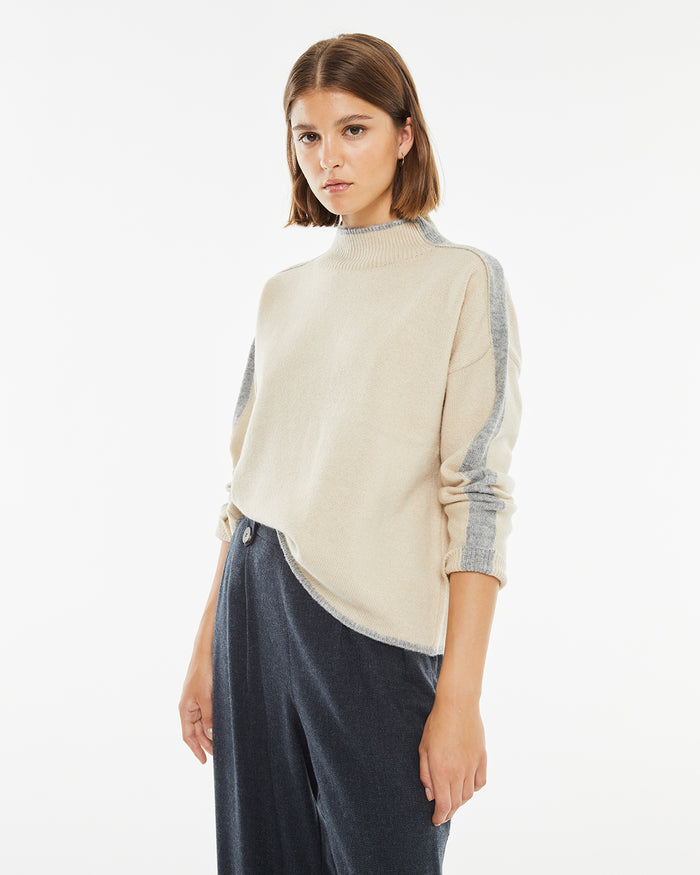 system action Jersey cuello cisne con linea a contraste en cuello