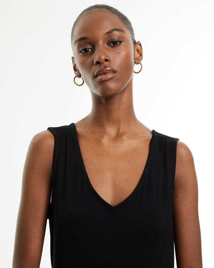 System Action Mono Largo Entallado Con Escote Pico Y Tirantes