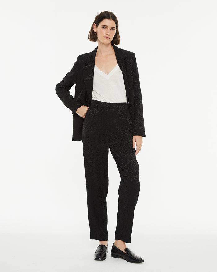 system action Pantalón recto jacquard tejido satinado animal print