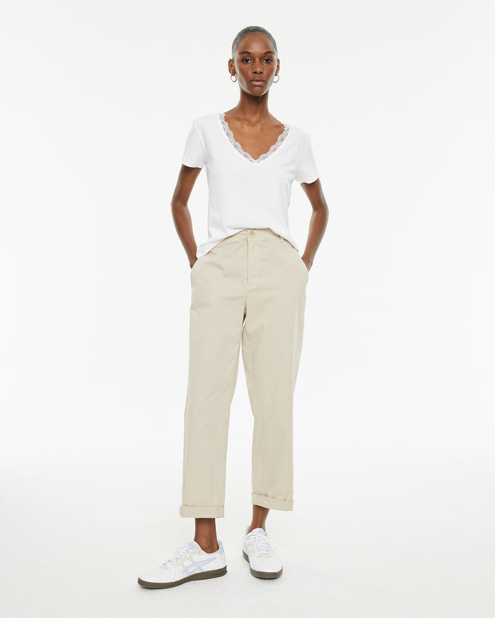 system action Pantalón recto tiro medio con pinzas delanteras