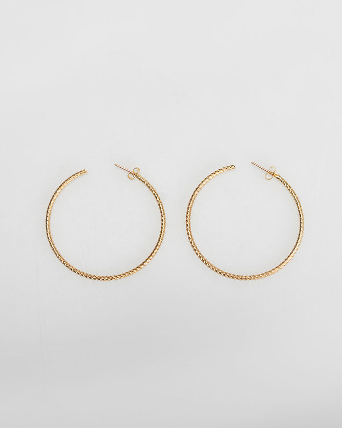 system action Pendientes grandes aro con relieve color oro