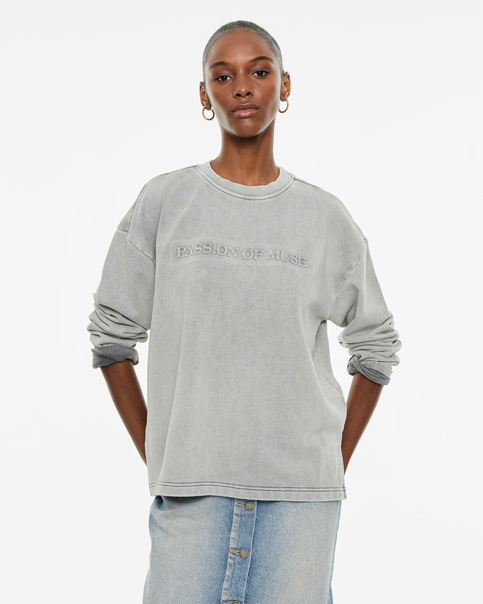 system action Sudadera de manga larga abullonada con frase en relieve