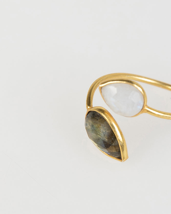 System Action Anillo Abierto Con Dos Piedras