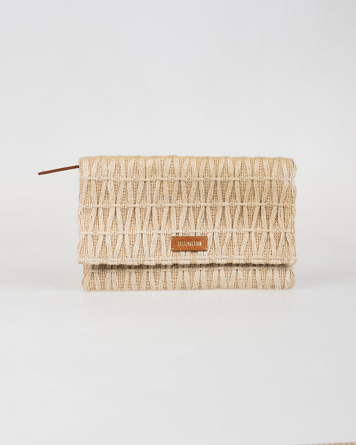 system action Bolso de mano de rafia trenzado