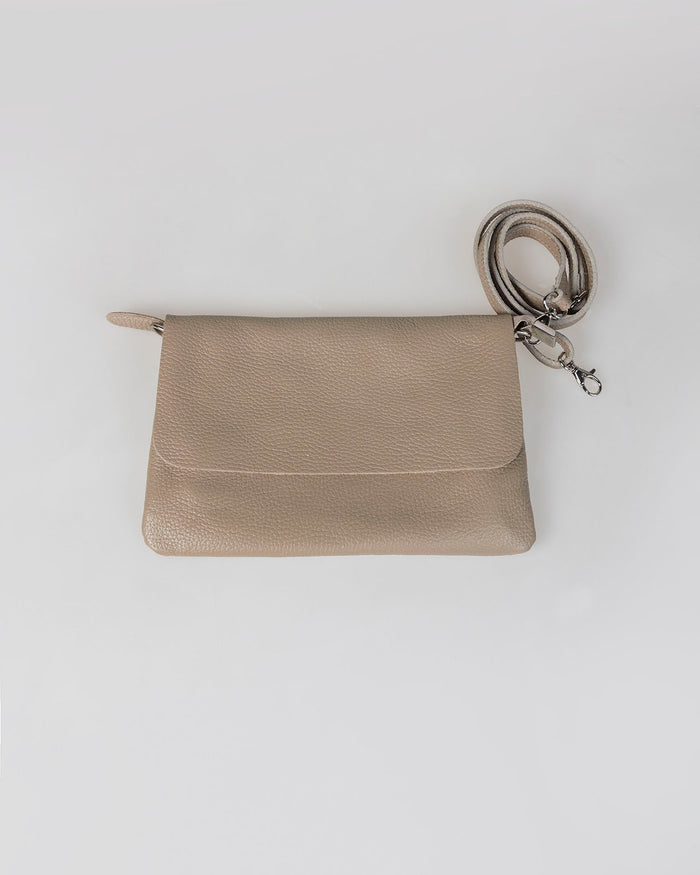 system action Bolso tipo bandolera de piel