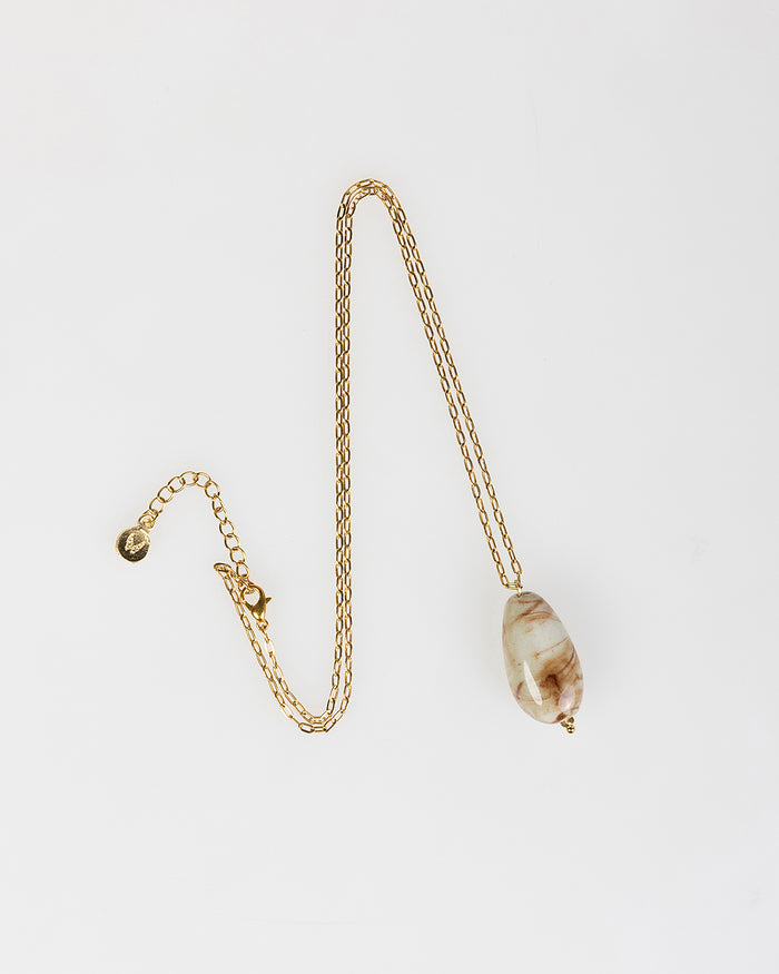 system action Collar con piedra de cerámica