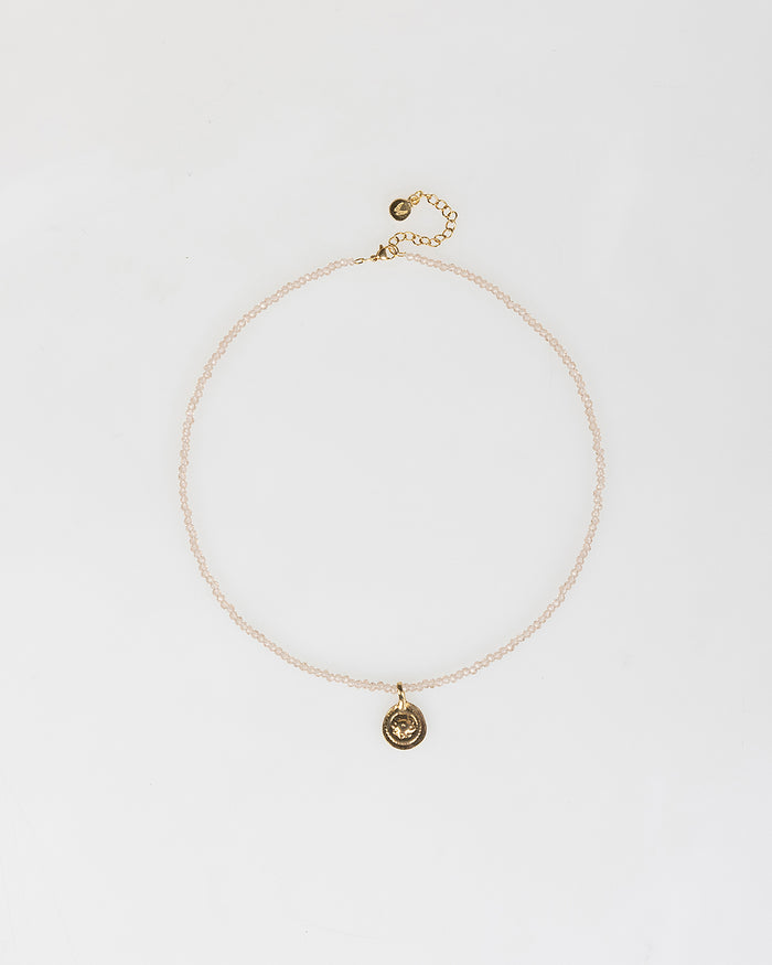 system action Collar dorado con abalorio