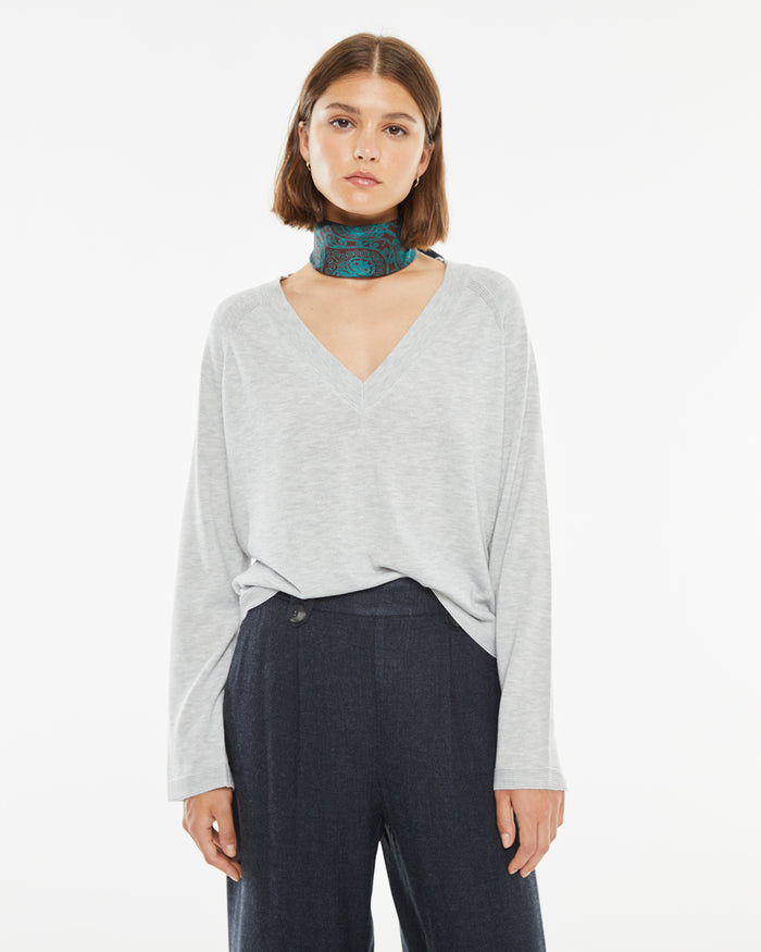 system action Jersey básico con lana cuello pico