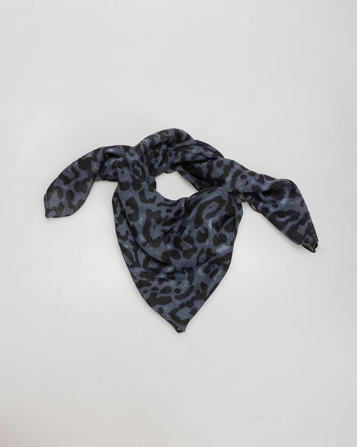 system action Pañuelo animal print efecto arrugado