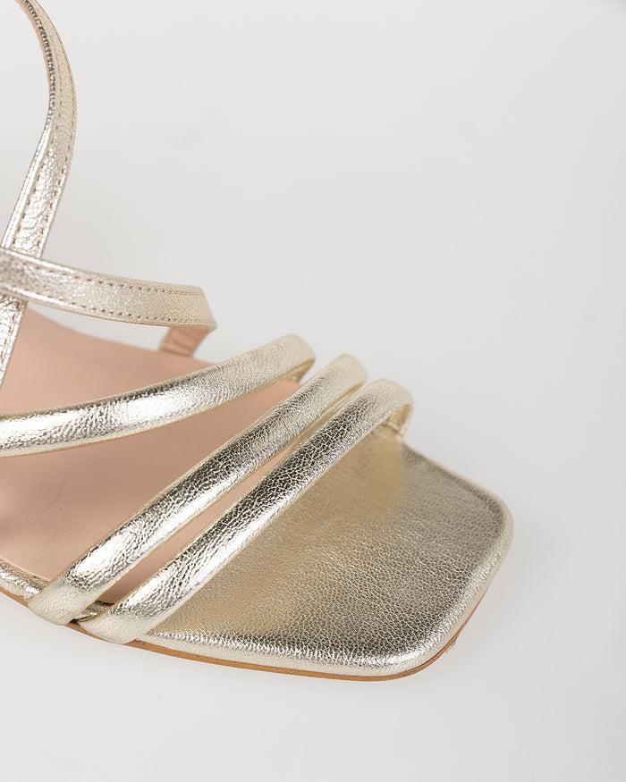 System Action Sandalia De Tiras Con Tacón