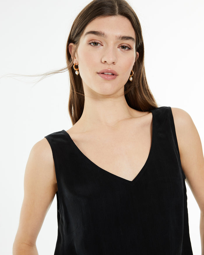 System Action Top De Tirantes Escote Pico De Cupro