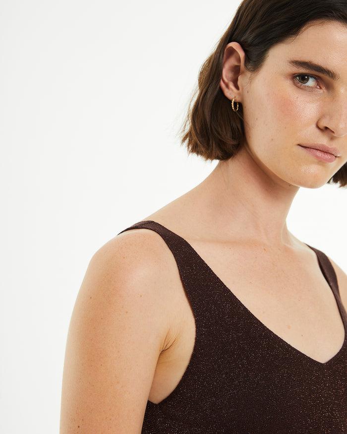 System Action Top Ajustado De Tirantes Con Brillo Cuello Pico