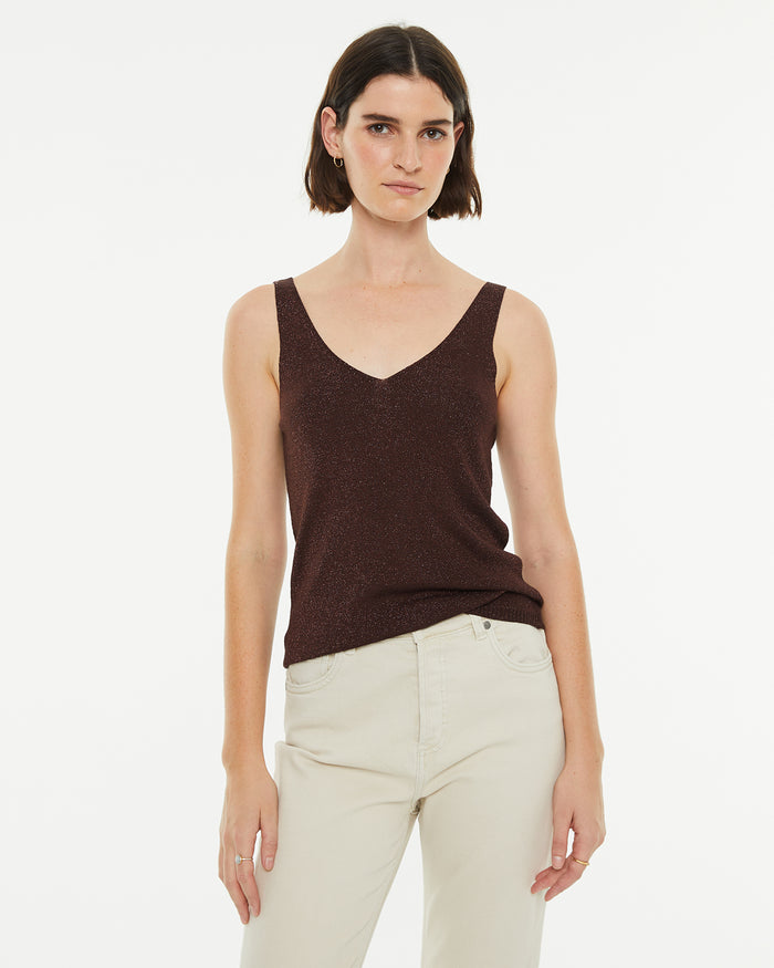 system action Top ajustado de tirantes con brillo cuello pico