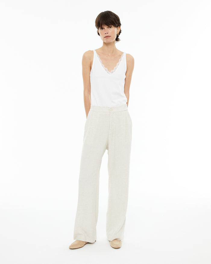 System Action Top Básico Ajustado De Tirantes Con Escote Puntilla