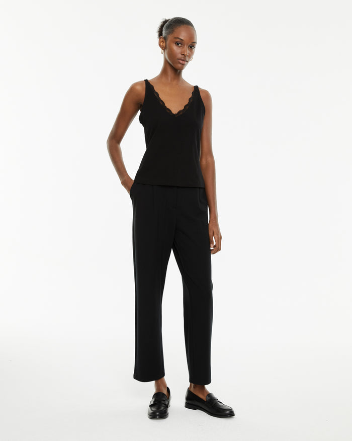 System Action Top Básico Ajustado De Tirantes Con Escote Puntilla