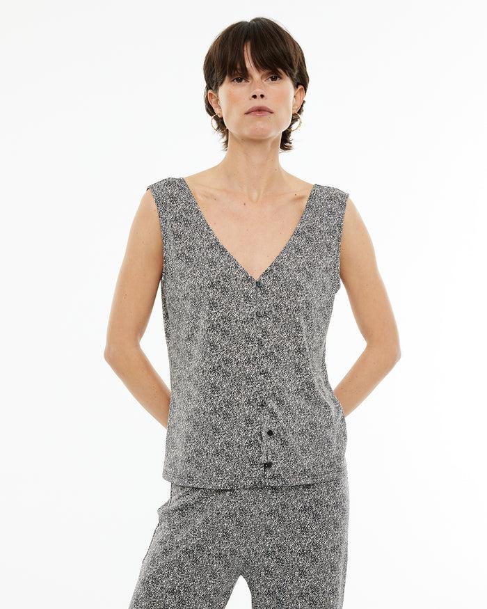 system action Top estampado bicolor con cierre de botones