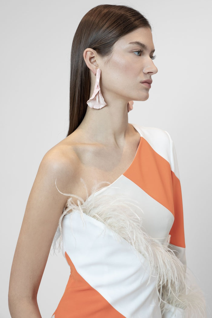 The 2nd Skin Co. Vestido Midi Con Plumas Y Manga Asimétrica