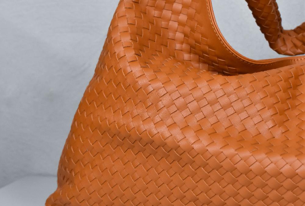 The New Black BOLSO CUERO VEGANO MAXI ENTRELAZADO CML