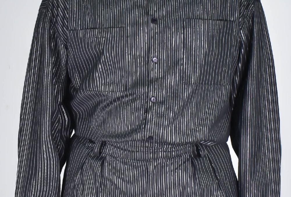 The New Black CA ML BLACK LINEAS PLATEADAS OVERSIZED FIT