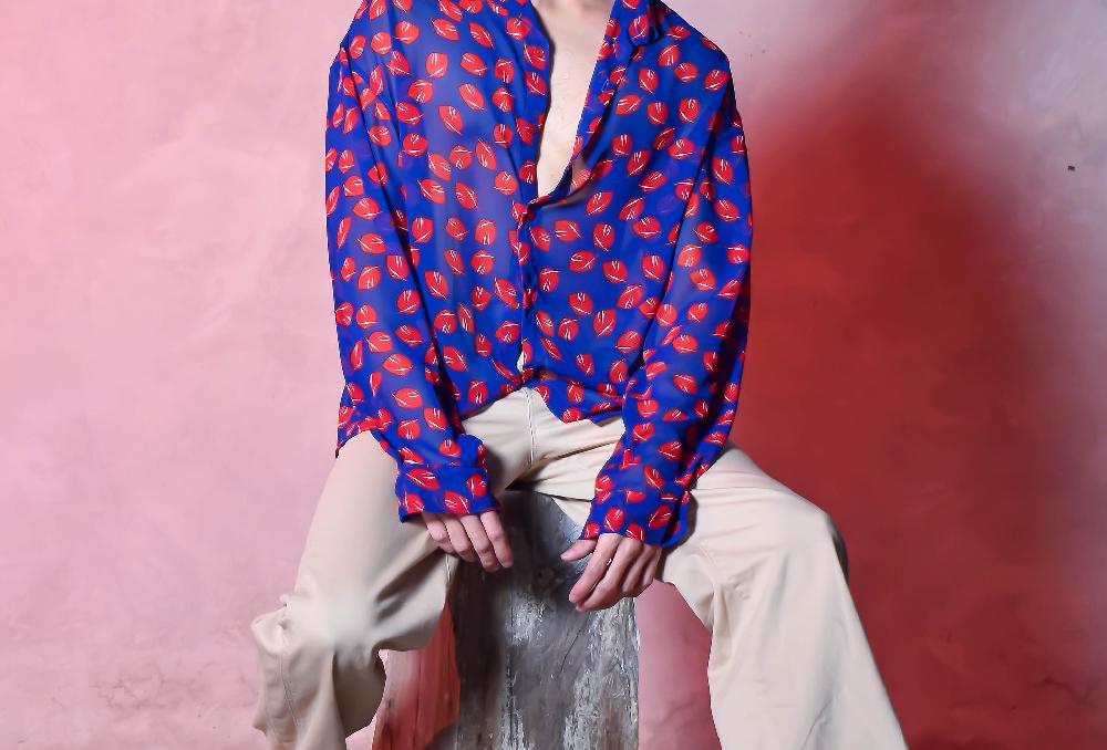 The New Black Ca Ml Traslucida Falling Red Leaves