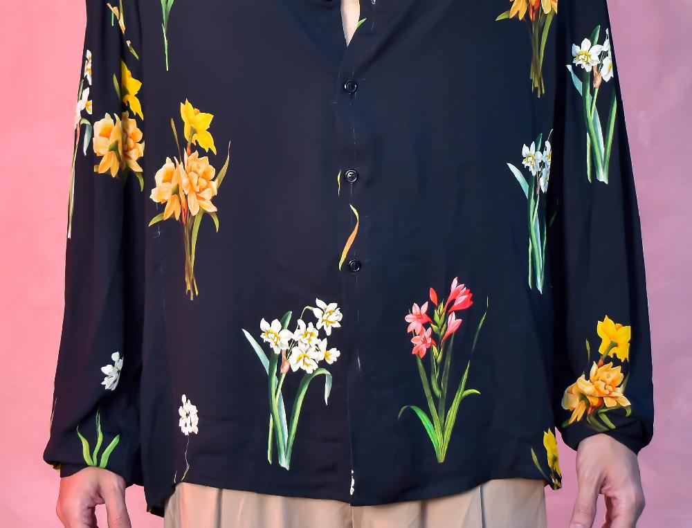 The New Black Camisa print floral black background