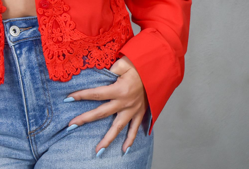 The New Black ML CROPPED RED CON ENCAJE INFERIOR