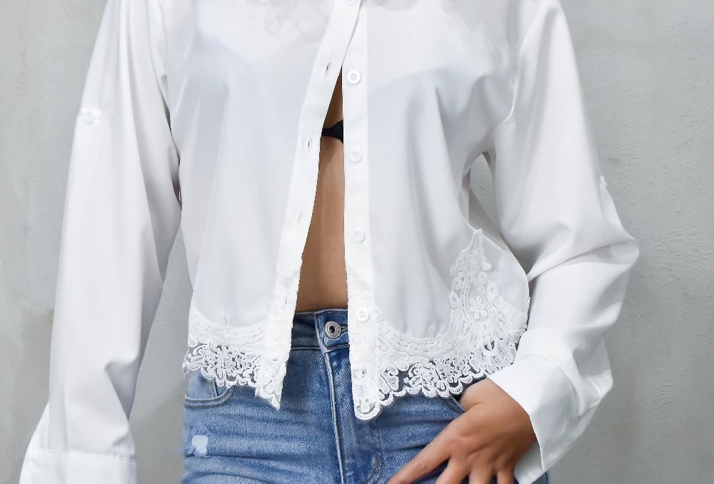 The New Black ML CROPPED WHITE CON ENCAJE INFERIOR