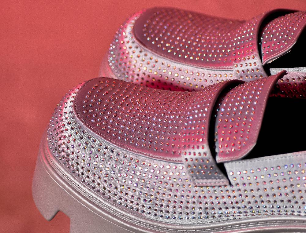 The New Black saturn silver