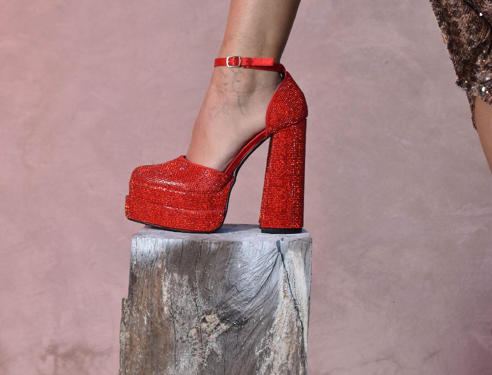 The New Black Showtime cherry red