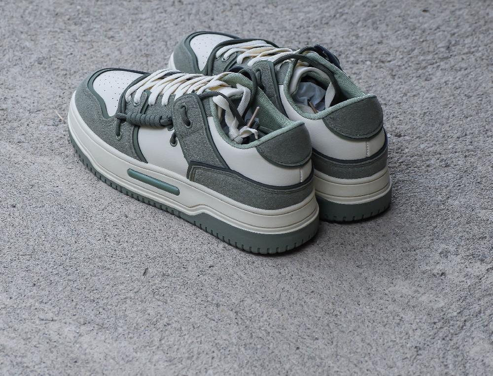 The New Black SNEAKY OLIVE